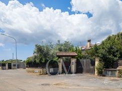 Casa Bi/Trifamiliare in Residenziale