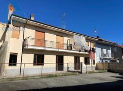 Casa Bi/Trifamiliare in Residenziale