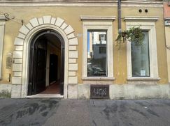 Negozio/Locale commerciale in Commerciale