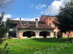 Casa Bi/Trifamiliare in Residenziale