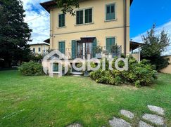 Casa Bi/Trifamiliare in Residenziale