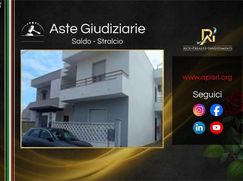 Casa Bi/Trifamiliare in Residenziale