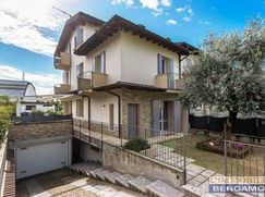 Casa Bi/Trifamiliare in Residenziale