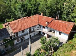 Casa Bi/Trifamiliare in Residenziale