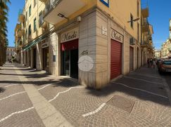 Negozio/Locale commerciale in Commerciale