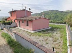 Casa Bi/Trifamiliare in Residenziale