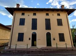 Casa Bi/Trifamiliare in Residenziale