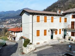 Casa Bi/Trifamiliare in Residenziale
