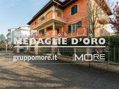 Casa Bi/Trifamiliare in Residenziale