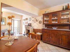 Casa Bi/Trifamiliare in Residenziale