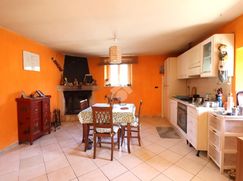 Casa Bi/Trifamiliare in Residenziale