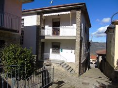 Casa Bi/Trifamiliare in Residenziale
