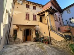 Casa Bi/Trifamiliare in Residenziale