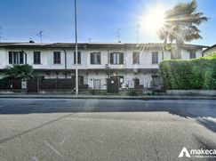 Casa Bi/Trifamiliare in Residenziale