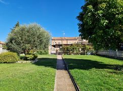 Casa Bi/Trifamiliare in Residenziale