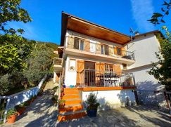 Casa Bi/Trifamiliare in Residenziale