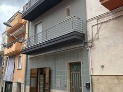 Casa Bi/Trifamiliare in Residenziale