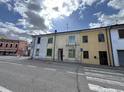 Casa Bi/Trifamiliare in Residenziale