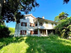 Casa Bi/Trifamiliare in Residenziale