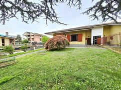 Casa Bi/Trifamiliare in Residenziale