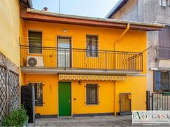 Casa Bi/Trifamiliare in Residenziale