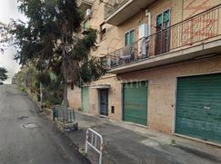 Negozio/Locale commerciale in Commerciale