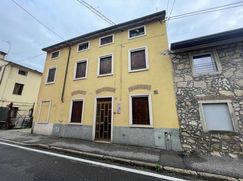 Casa Bi/Trifamiliare in Residenziale