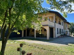 Casa Bi/Trifamiliare in Residenziale