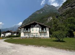 Casa Bi/Trifamiliare in Residenziale