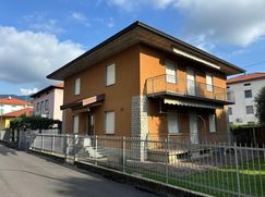 Casa Bi/Trifamiliare in Residenziale