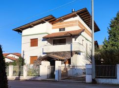 Casa Bi/Trifamiliare in Residenziale