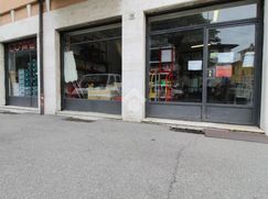 Negozio/Locale commerciale in Commerciale