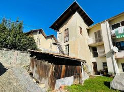 Casa Bi/Trifamiliare in Residenziale