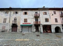 Casa Bi/Trifamiliare in Residenziale