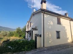 Casa Bi/Trifamiliare in Residenziale