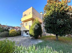 Casa Bi/Trifamiliare in Residenziale