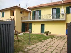 Casa Bi/Trifamiliare in Residenziale