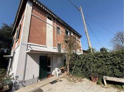 Casa Bi/Trifamiliare in Residenziale