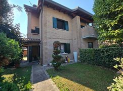Casa Bi/Trifamiliare in Residenziale