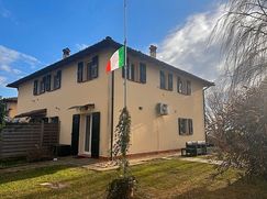 Casa Bi/Trifamiliare in Residenziale