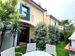 Casa Bi/Trifamiliare in Residenziale