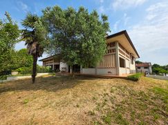 Casa Bi/Trifamiliare in Residenziale