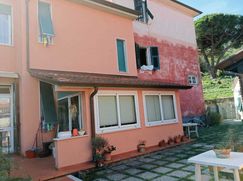 Casa Bi/Trifamiliare in Residenziale
