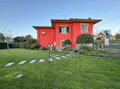 Casa Bi/Trifamiliare in Residenziale