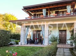 Casa Bi/Trifamiliare in Residenziale
