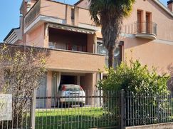 Casa Bi/Trifamiliare in Residenziale