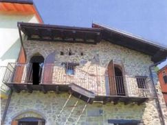 Casa Bi/Trifamiliare in Residenziale