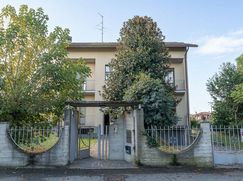 Casa Bi/Trifamiliare in Residenziale