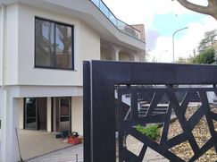 Casa Bi/Trifamiliare in Residenziale
