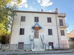 Casa Bi/Trifamiliare in Residenziale